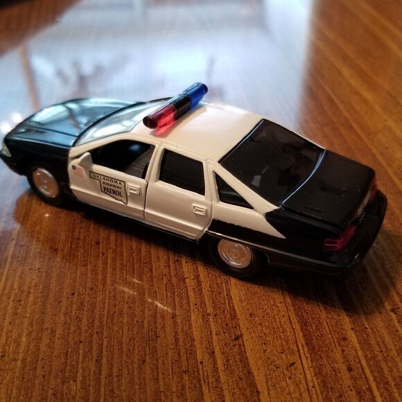 Oklahoma Highway Patrol Road Champs die cast police car 1:43 scale - Picture 6 of 11